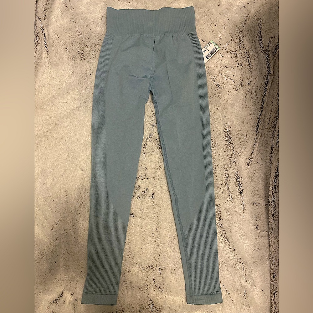 Papaya active leggings 
waist: 23-25in
leg length: 32in